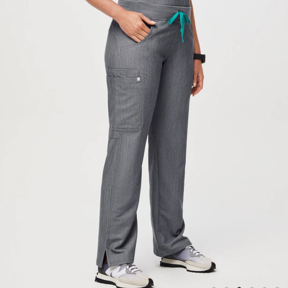 Figs Straight Leg Scrub Pants in Heather Gray with Teal Drawstring
